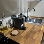 Cozy Apt - Parking & All Amenities
