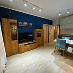 Cozy Apt - Parking & All Amenities