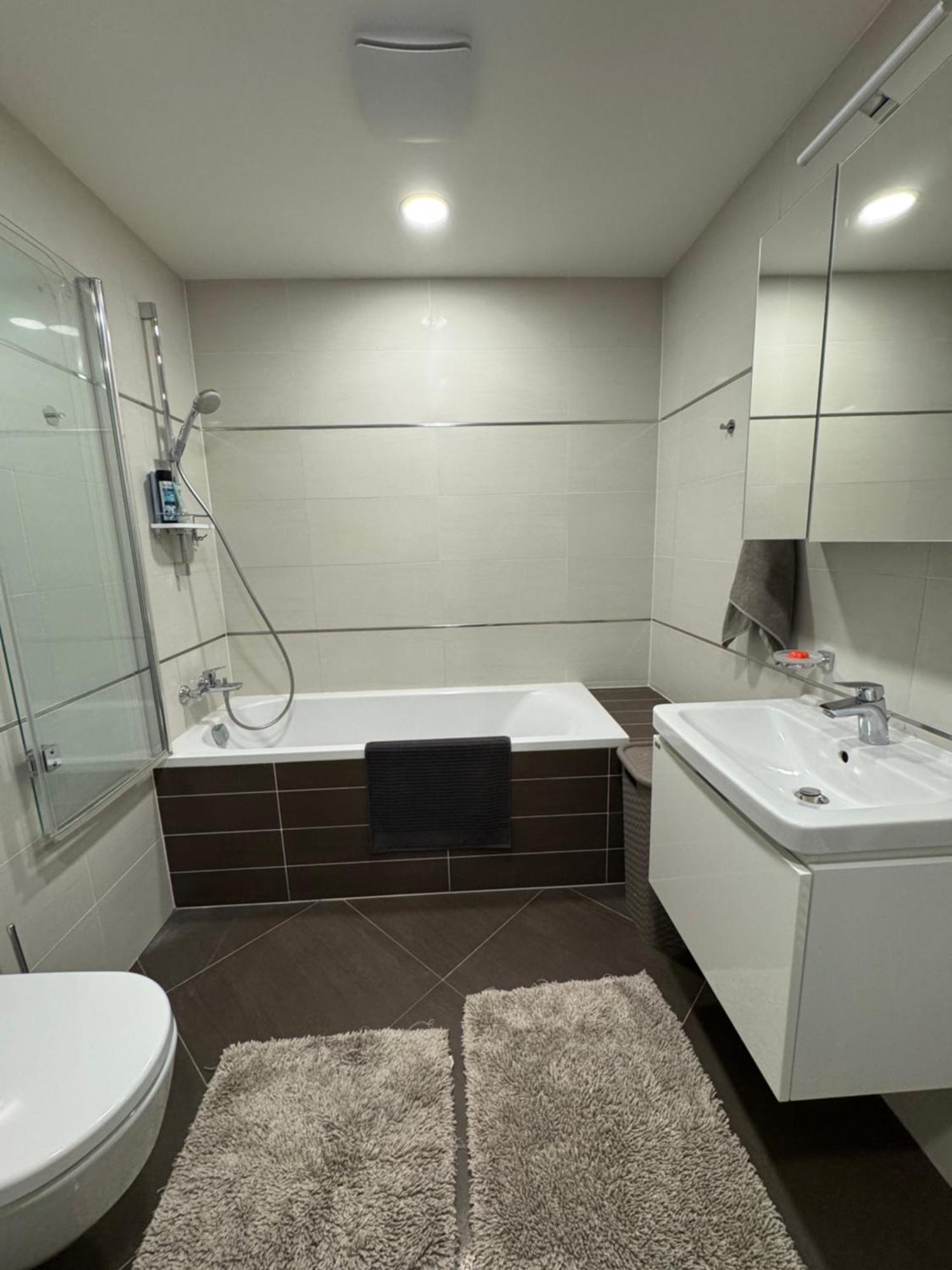 Apartment Cozy Apt - Parking & All Amenities